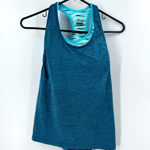 Nike Dri Fit 2 in 1 Tank with built in Bra - Picture 3 of 8